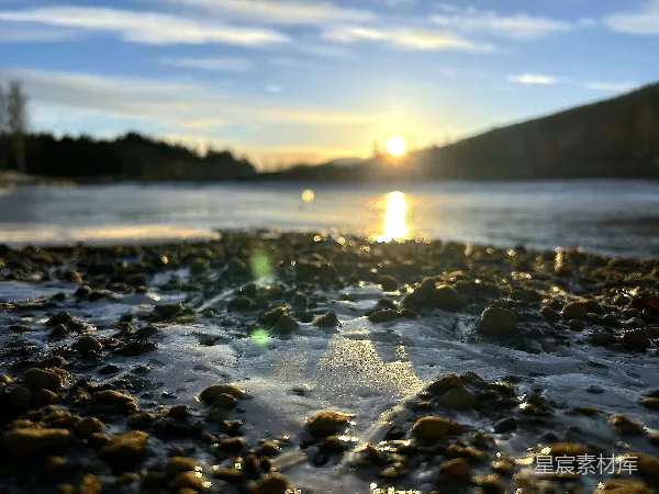 高清摄影 一片岩石嶙峋的海滩夕阳西下