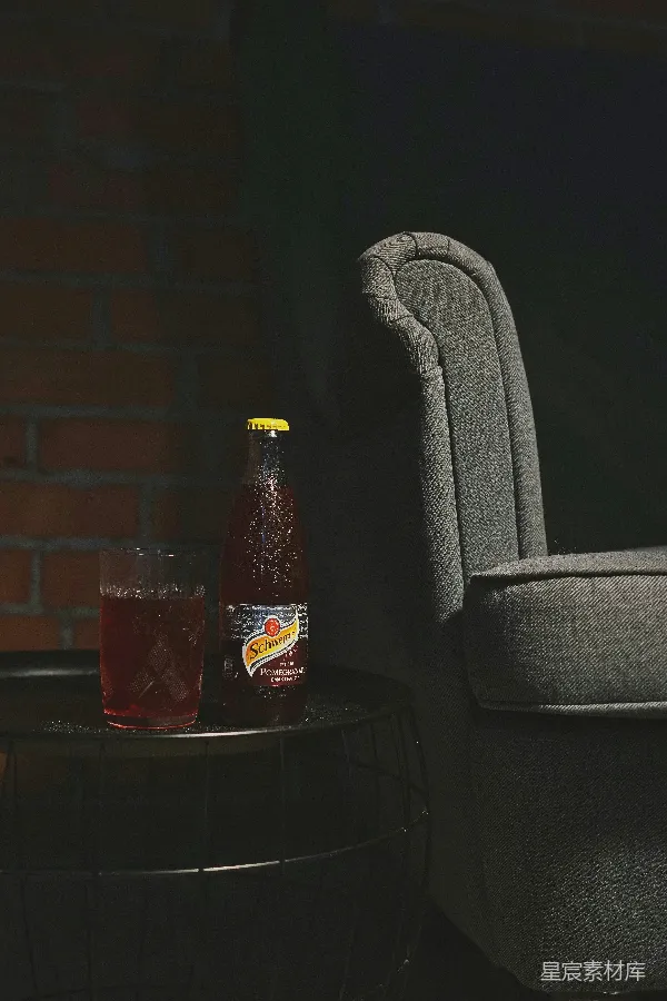 高清摄影 装满的饮水杯