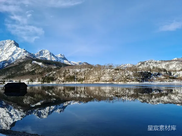 高清摄影 冬日静谧的山间湖泊