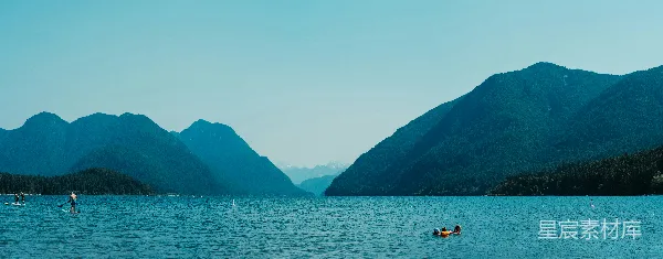 高清摄影 宁静湖畔的自然风光