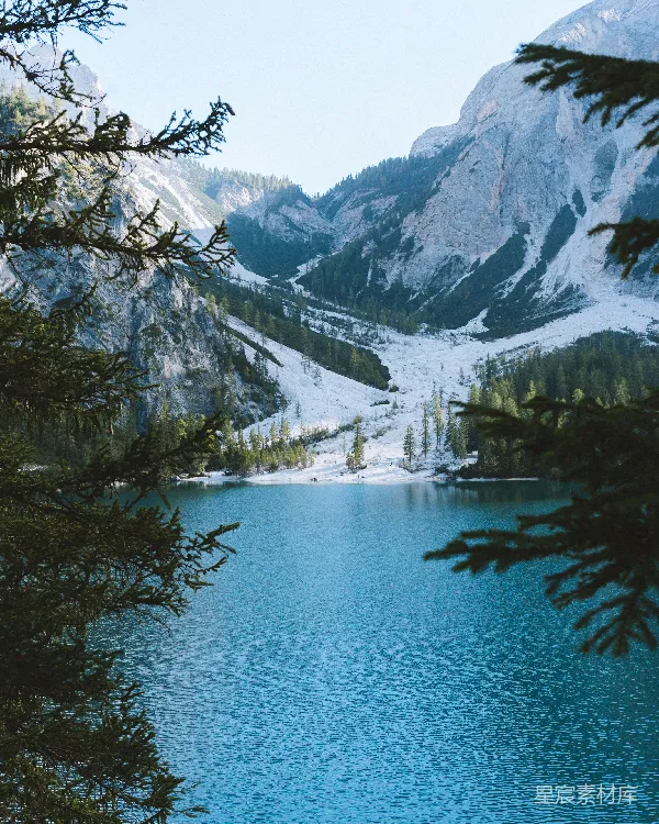 高清摄影 阿尔卑斯山的宁静湖景