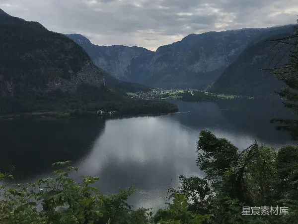 高清摄影 山间湖泊的宁静景色