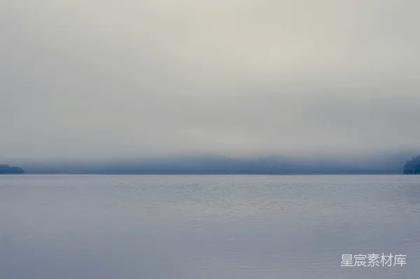 高清摄影 雾蒙蒙的湖面