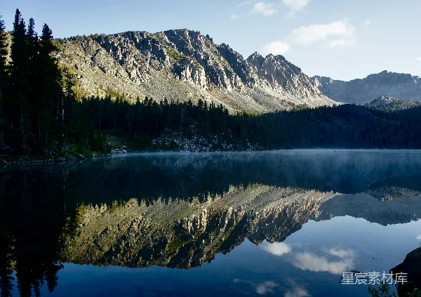 高清摄影 静谧的湖畔山景