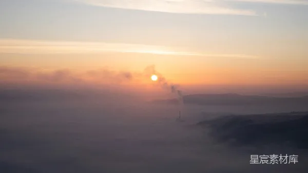 高清摄影 夕阳下的工业烟囱