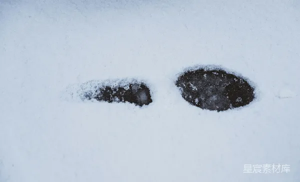 高清摄影 雪地中的足迹
