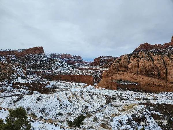 高清摄影 雪后的红岩峡谷