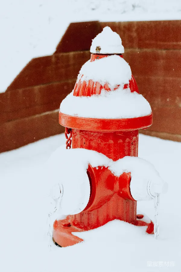 高清摄影 雪中的红色消防栓