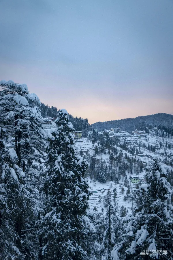 高清摄影 雪后的山间小镇