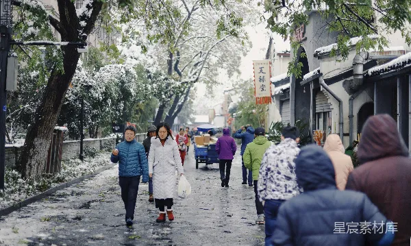 高清摄影 雪后古街漫步