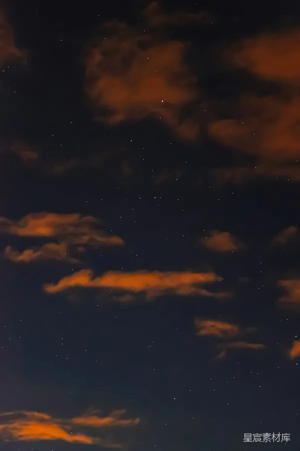 高清摄影 夜空下的云与星辰