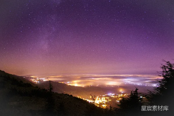 高清摄影 夜空下的雾海与星河