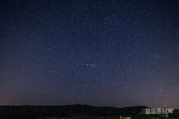 高清摄影 夜空下的流星雨