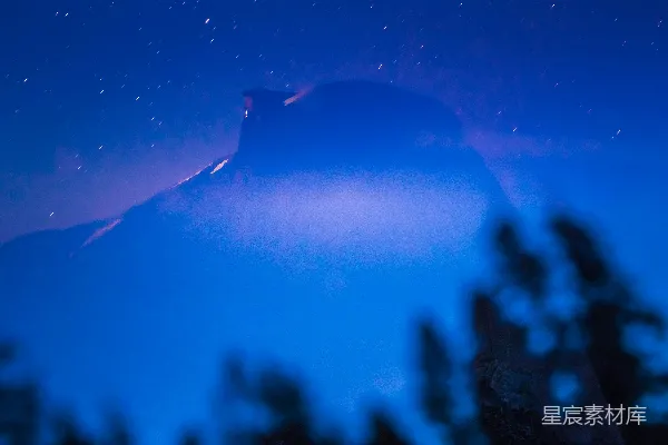 高清摄影 夜空下的火山