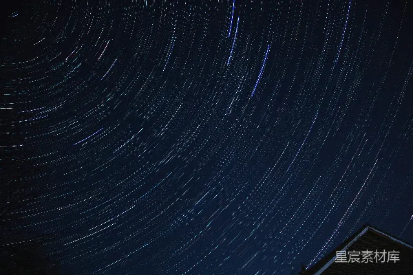 高清摄影 星轨夜空下的静谧