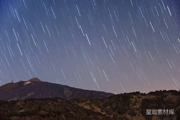 高清摄影 星轨下的火山