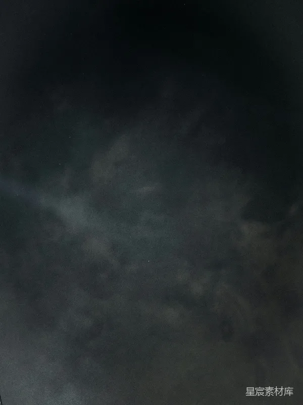 高清摄影 夜空中的星辰与云雾