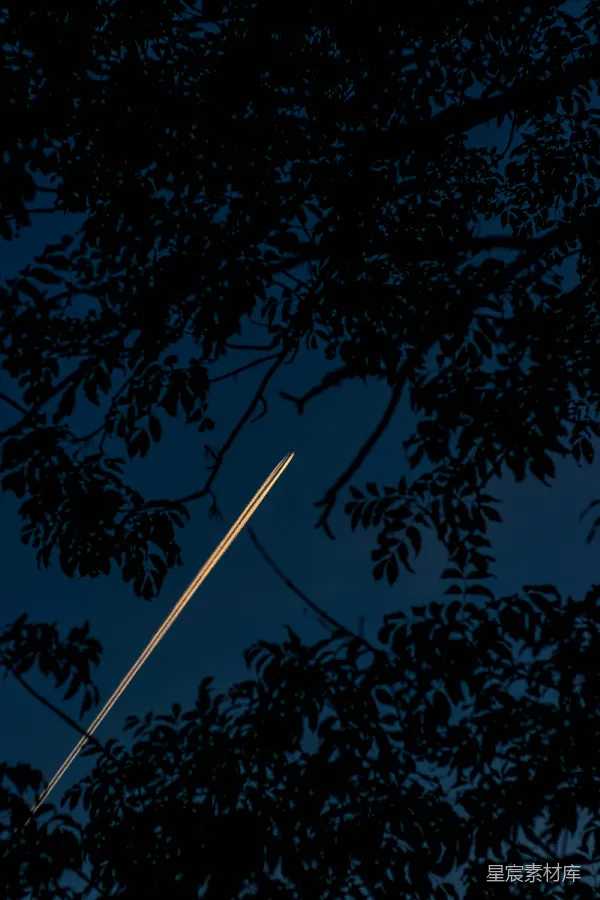 高清摄影 夜空中的飞机轨迹