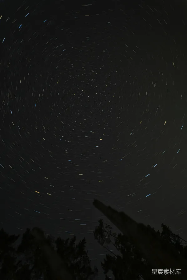 高清摄影 星轨下的夜空
