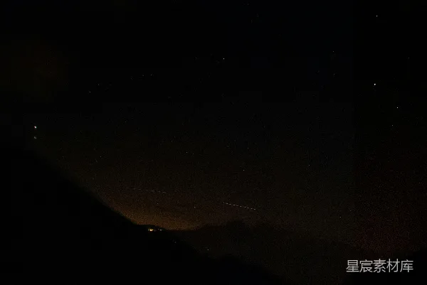 高清摄影 夜空中的流星与星星