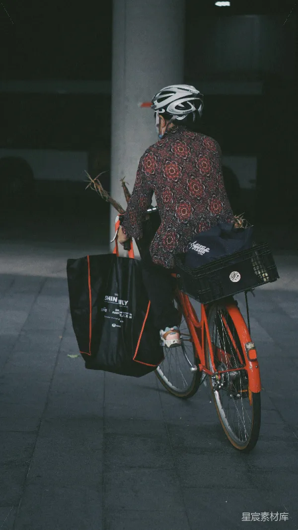 高清摄影 城市骑行者