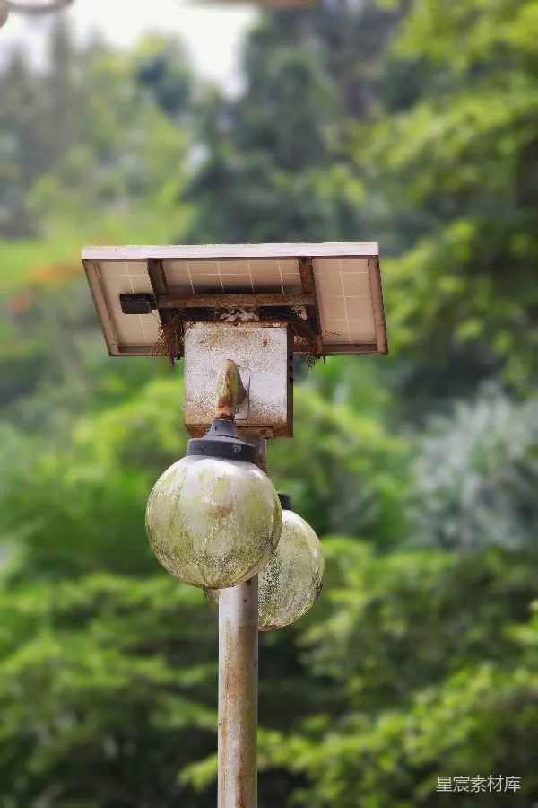 高清摄影 太阳能路灯的自然印记