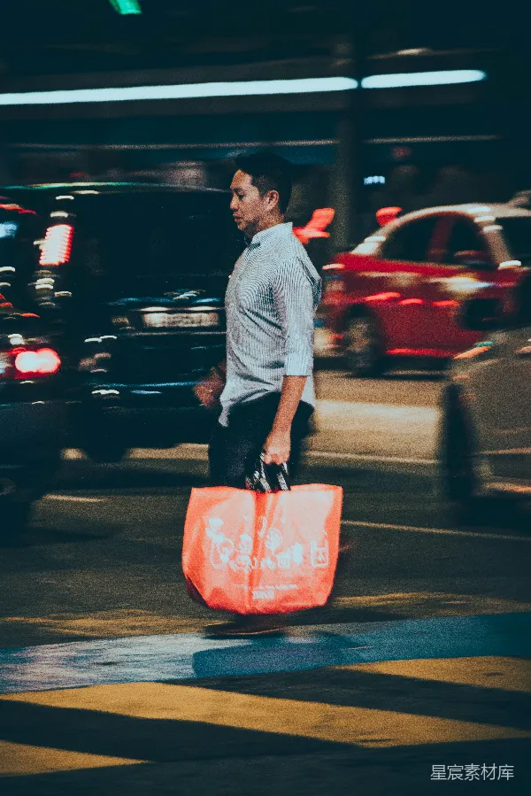 高清摄影 夜行的上班族
