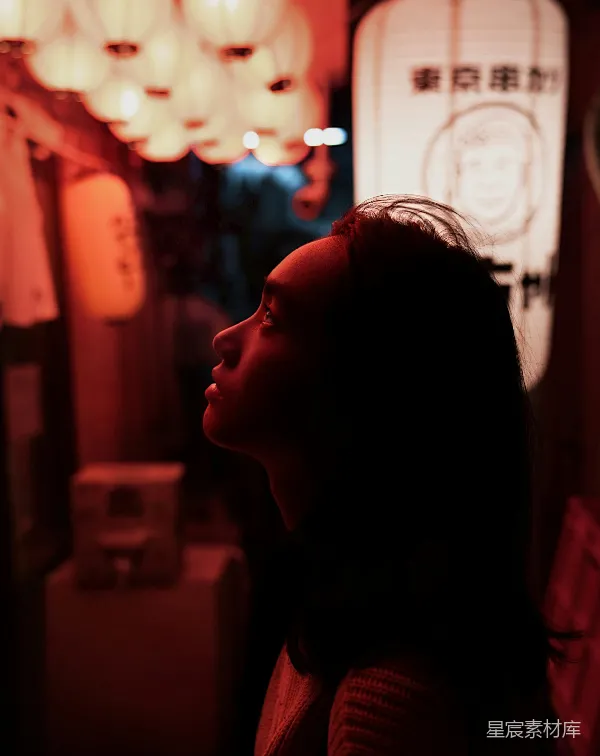 高清摄影 灯笼下的女孩