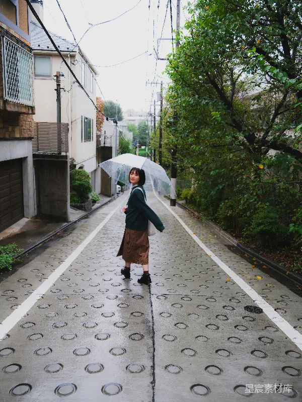 高清摄影 雨天的巷子漫步