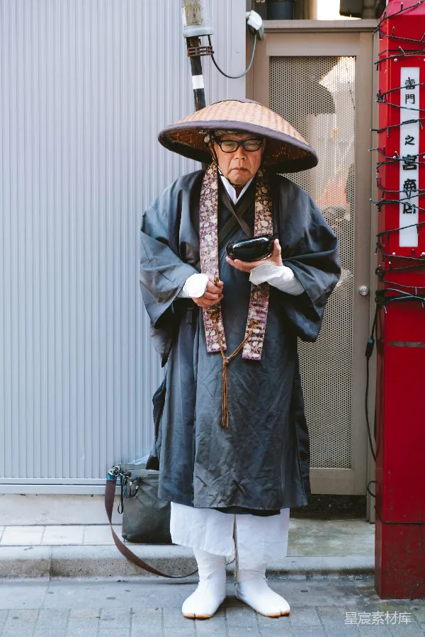 高清摄影 街头的和服大叔