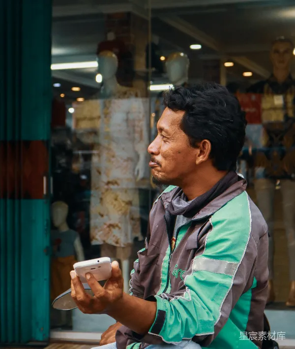 高清摄影 街头的外卖员