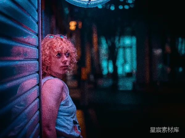 高清摄影 夜色中的红发女孩