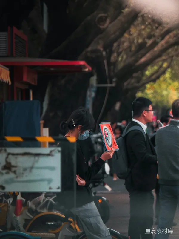高清摄影 街头的日常：口罩下的生活
