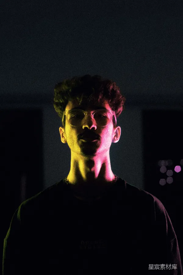 高清摄影 光影中的酷男孩