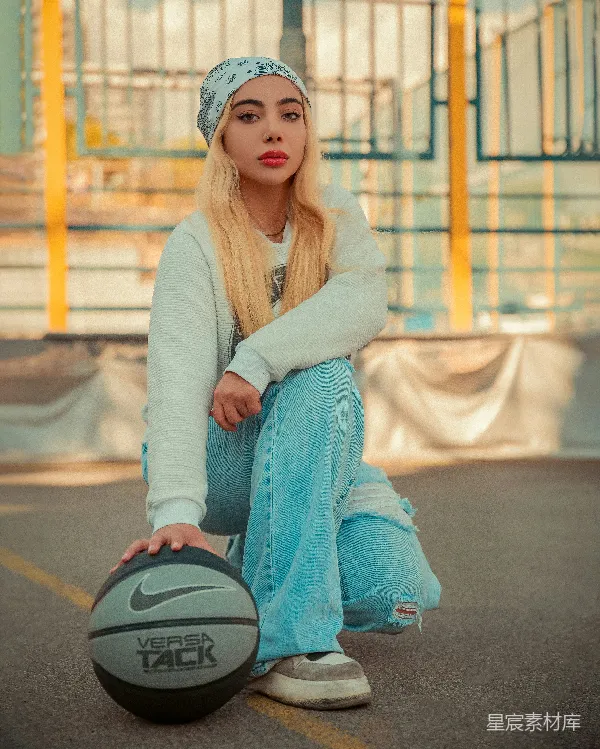 高清摄影 篮球少女的街头风