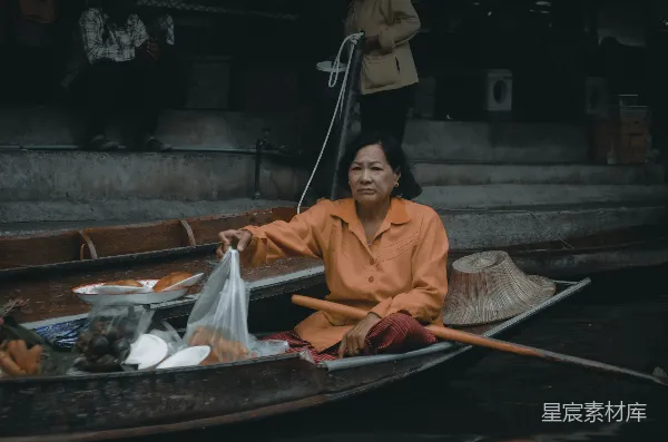 高清摄影 水上市场的小贩