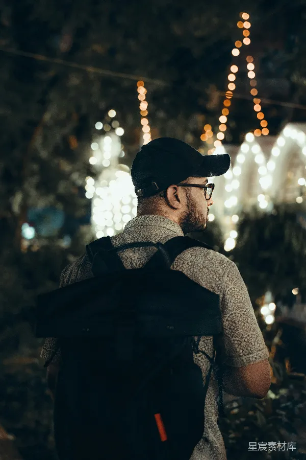 高清摄影 夜晚的旅人
