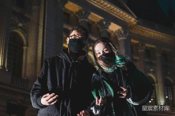 高清摄影 夜幕下的亲密时刻