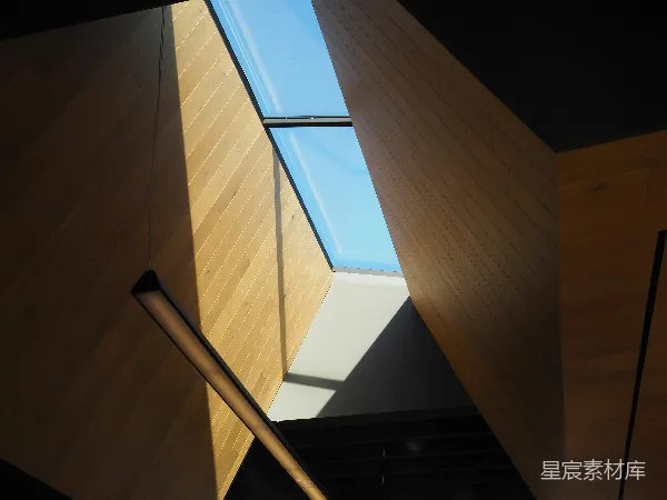 高清摄影 自然光与木质结构的现代建筑