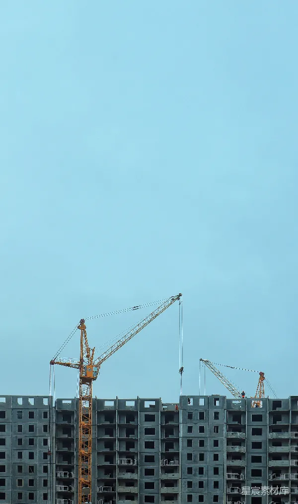 高清摄影 施工中的建筑与起重机