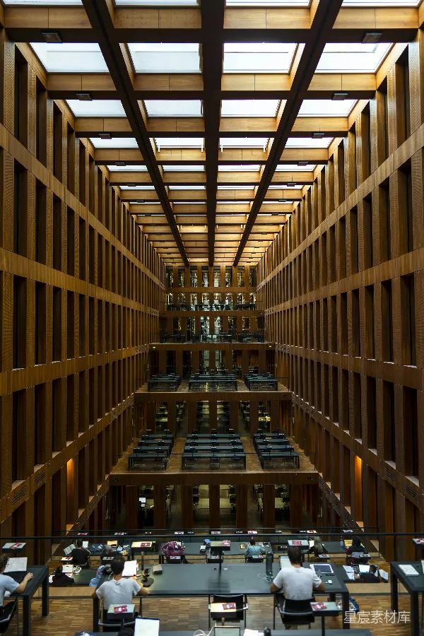 高清摄影 图书馆木质建筑内部全景