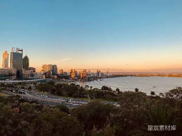 高清摄影 夕阳下的城市与湖泊