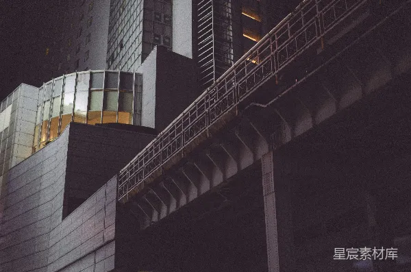 高清摄影 城市天桥与建筑的交错