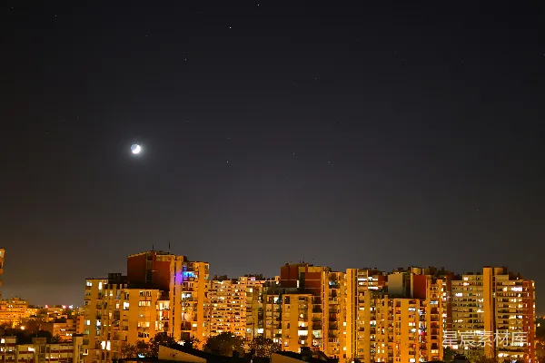 高清摄影 城市夜景中的新月与星星