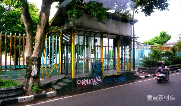 高清摄影 路边的小屋与摩托车