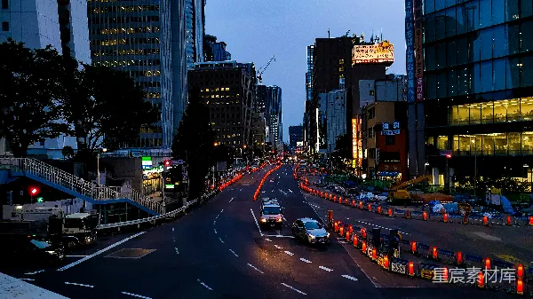 高清摄影 都市夜景下的道路施工