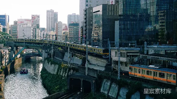 高清摄影 东京都市风景：河流与火车