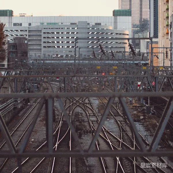高清摄影 城市铁轨与现代建筑