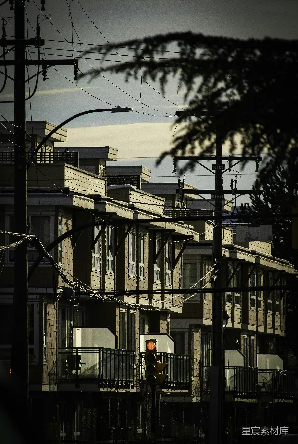 高清摄影 城市黄昏中的电线与建筑