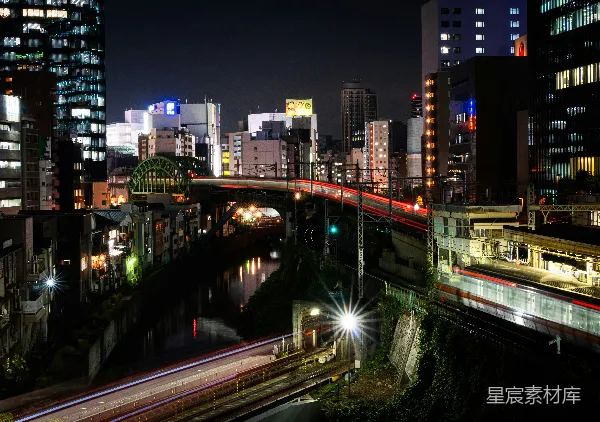高清摄影 夜幕下的城市火车隧道
